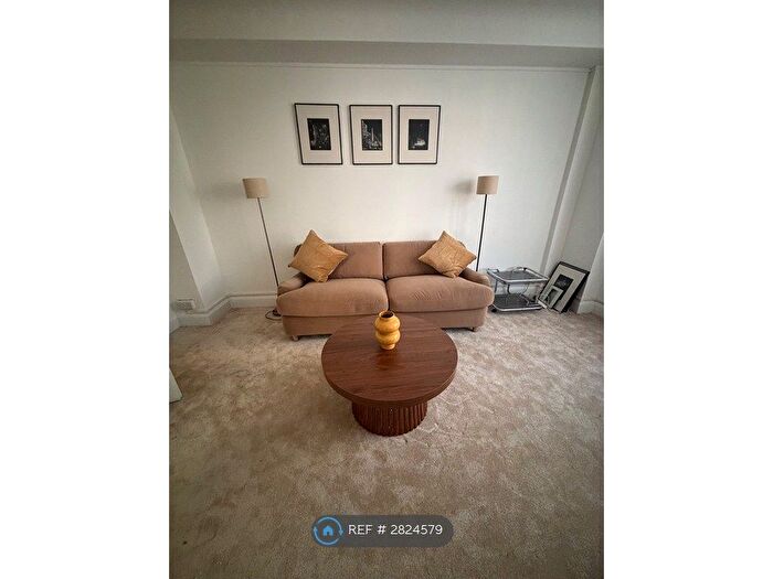 Studio To Rent In Ivor Court, London, NW1