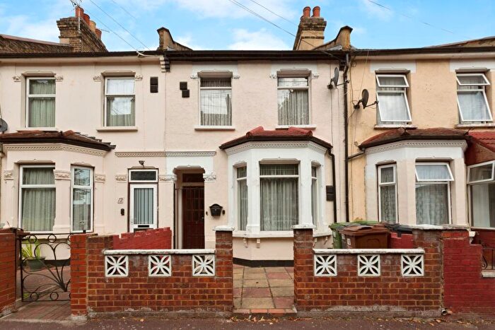 3 Bedroom Terraced House For Sale In Cranborne Road, Barking, IG11