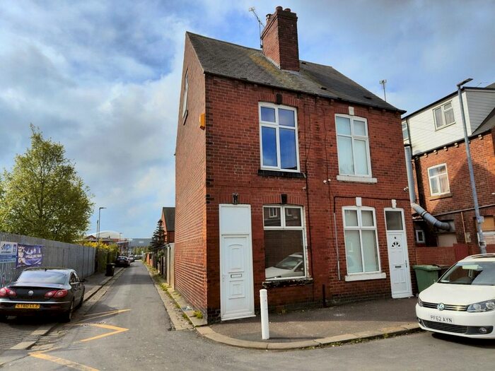 2 Bedroom Semi-Detached House To Rent In Edward Street, Wakefield, West Yorkshire, Uk, WF1