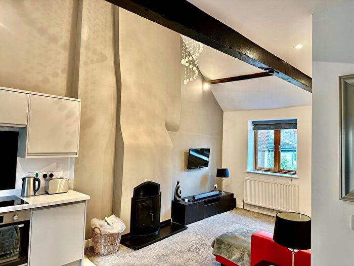 2 Bedroom Apartment To Rent In Kings End, Bicester, OX26