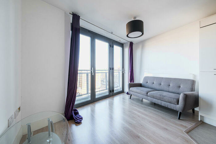 1 Bedroom Flat To Rent In Actons Lock, Hackney, E2