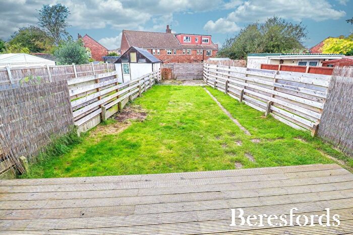 2 Bedroom Detached House For Sale In The Crescent, Upminster, RM14