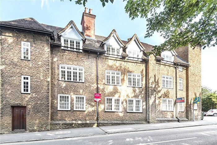 1 Bedroom Flat For Sale In Guildford, Surrey, GU2