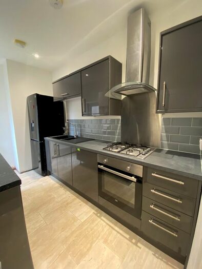 2 Bedroom Maisonette To Rent In South Norwood Hill, London, SE25