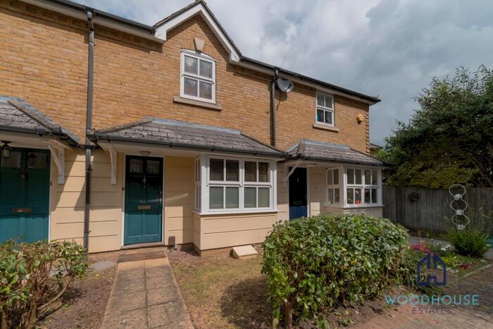 2 Bedroom Terraced House To Rent In Kensington Close, London, N11