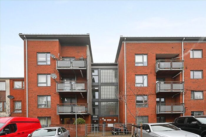 1 Bedroom Flat For Sale In Farm Road, Harlesden, NW10