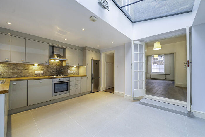 2 Bedroom Apartment To Rent In Clarence Way, Camden, London, NW1