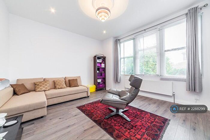 2 Bedroom Flat To Rent In East Sheen, London, SW14
