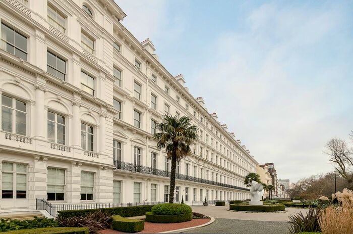 2 Bedroom Flat To Rent In Lancaster Gate, London, W2