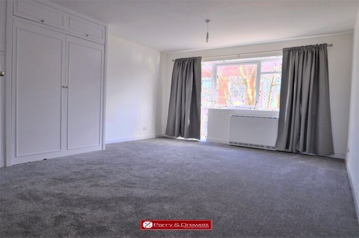 Studio To Rent In Coombe Road, New Malden, KT3