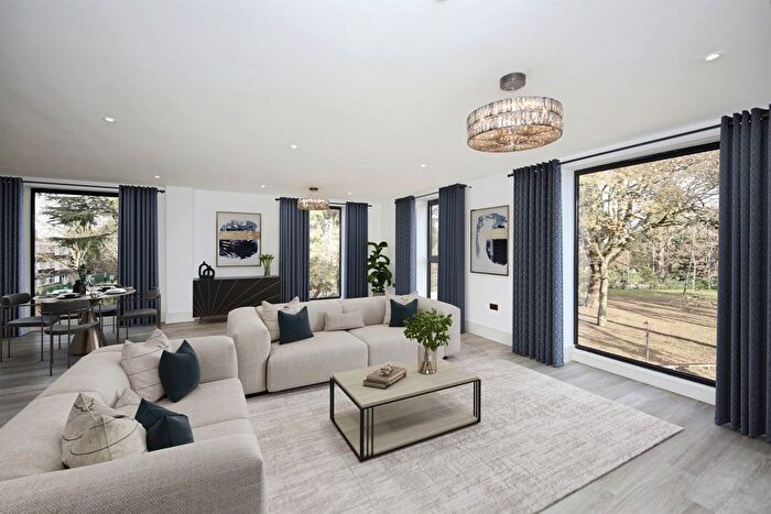 3 Bedroom Flat For Sale In Alfred Place, Blossomfield Road, Solihull, B91