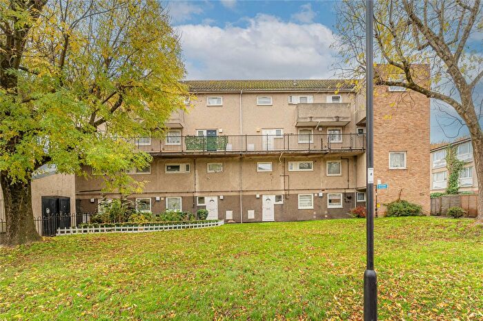 3 Bedroom Maisonette For Sale In Roman Way, Enfield, EN1