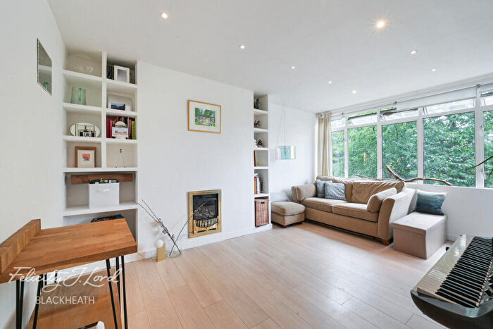 2 Bedroom Flat For Sale In Godfrey Road, Woolwich, SE18
