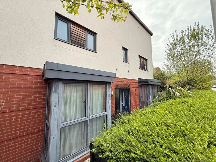 3 Bedroom Town House To Rent In Rickman Drive, Birmingham, B15