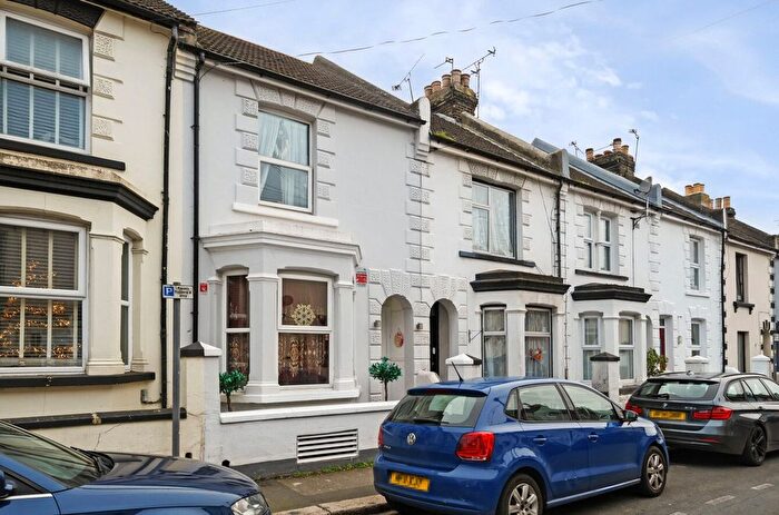 2 Bedroom Terraced House For Sale In Gordon Road, Gillingham, Kent, ME7