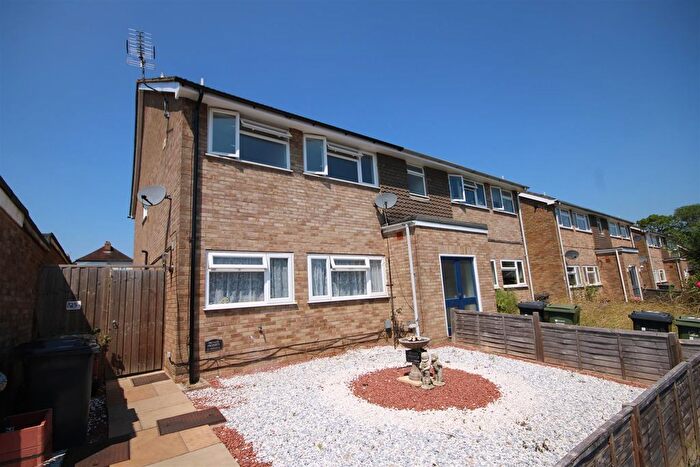 2 Bedroom Flat To Rent In Badger Close, Guildford, GU2