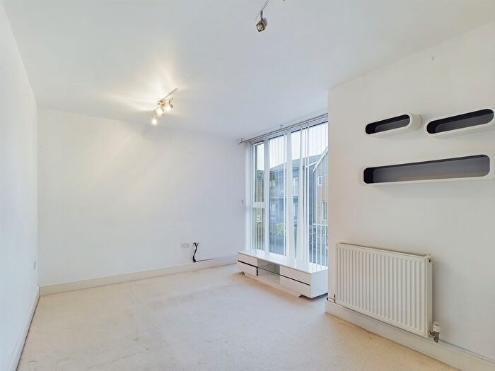 3 Bedroom Town House To Rent In Banbury Way, Marnel Park, Basingstoke, RG24