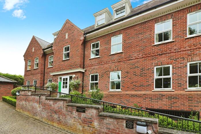 3 Bedroom Apartment For Sale In Wendover Lodge, Welwyn, Herts, AL6