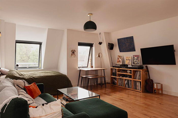 Studio For Sale In North Street, Leatherhead, KT22