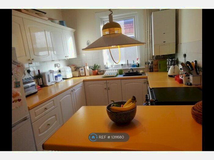 2 Bedroom Maisonette To Rent In Winns Avenue, London E17