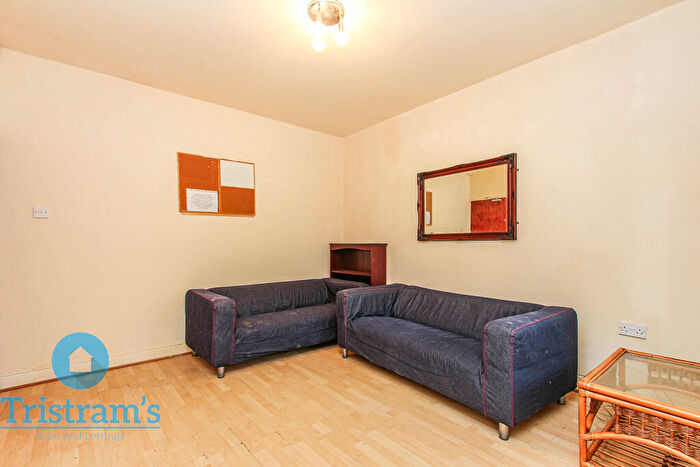 6 Bedroom Semi-Detached House To Rent In Teversal Avenue, Lenton, NG7