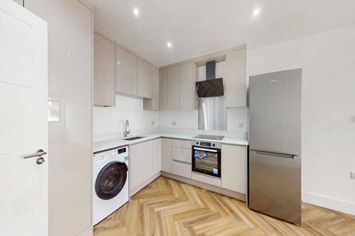 Studio To Rent In Acton Main Line, Acton, W3
