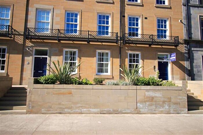 2 Bedroom Flat To Rent In Brunswick Street, Hillside, Edinburgh, EH7
