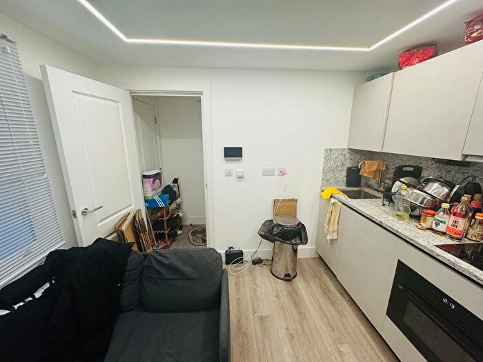 1 Bedroom Flat To Rent In Rita Road, London, SW8