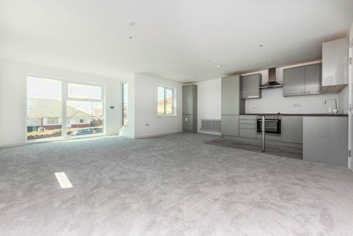 2 Bedroom Flat To Rent In Lincoln Avenue, Telscombe Cliffs, Peacehaven, BN10