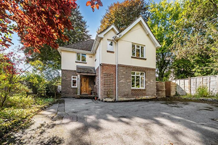 4 Bedroom Detached House For Sale In Stonehenge Road, Amesbury, SP4