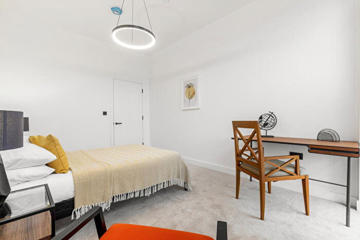 2 Bedroom Flat For Sale In Flat Alice Court High Street, Edgware, HA8