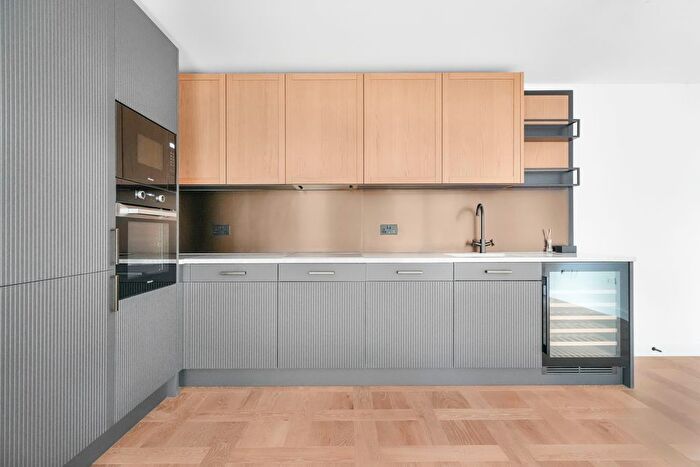 2 Bedroom Flat To Rent In Merino Gardens, Wapping, E1W