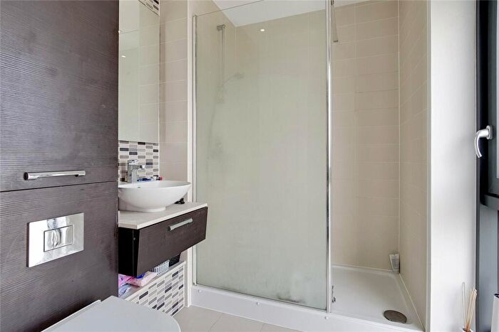 2 Bedroom Apartment To Rent In Yeoman Court London, E14