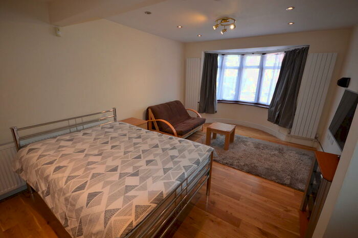 Studio To Rent In Uxendon Hill, Wembley, HA9