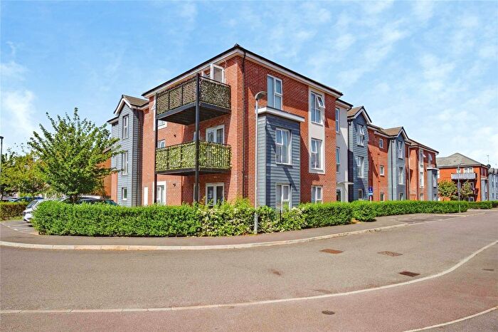 2 Bedroom Flat For Sale In Tilling Green, Dunstable, Bedfordshire, LU5