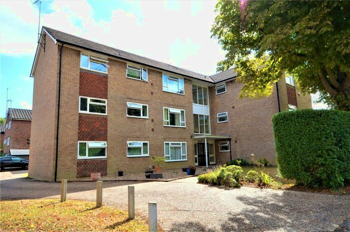 2 Bedroom Flat To Rent In Chestnut Road, Horley, Surrey, RH6