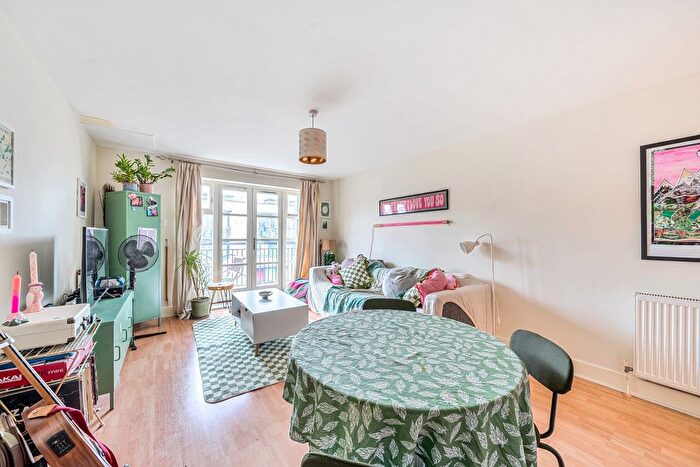 2 Bedroom Flat For Sale In Victory Place, London, E14