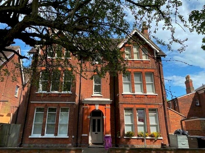 3 Bedroom Flat To Rent In Flat, De Parys Avenue, MK40