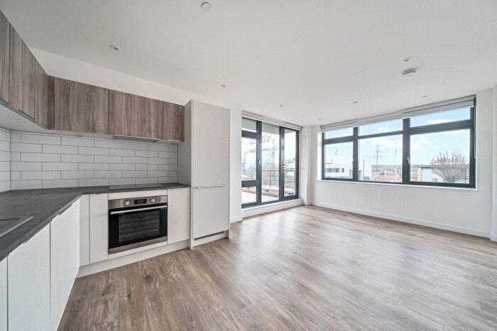 1 Bedroom Flat To Rent In Viewpoint House, Staines-Upon-Thames, TW18