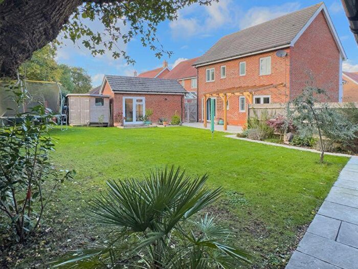 4 Bedroom Detached House For Sale In Hedgerow Close, Felpham, PO22