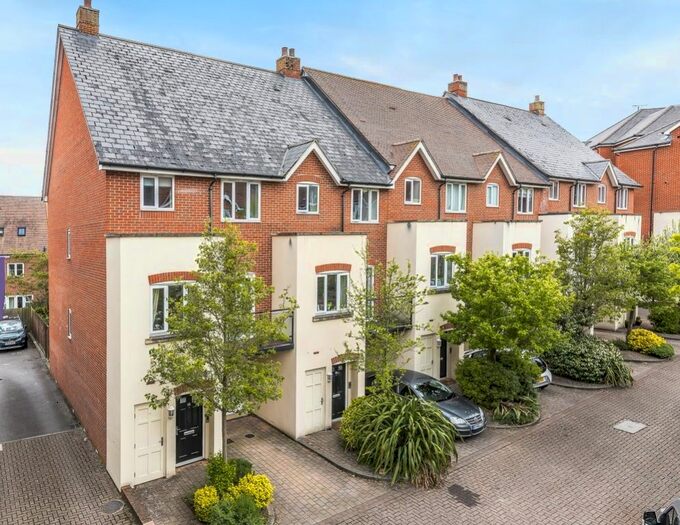 4 Bedroom Town House To Rent In Penlon Place, Abingdon, OX14