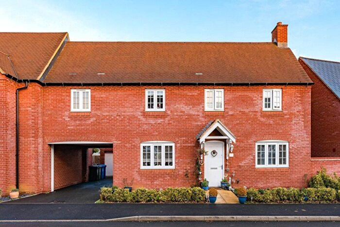 5 Bedroom Detached House For Sale In Millers Way, Middleton Cheney, Banbury, OX17