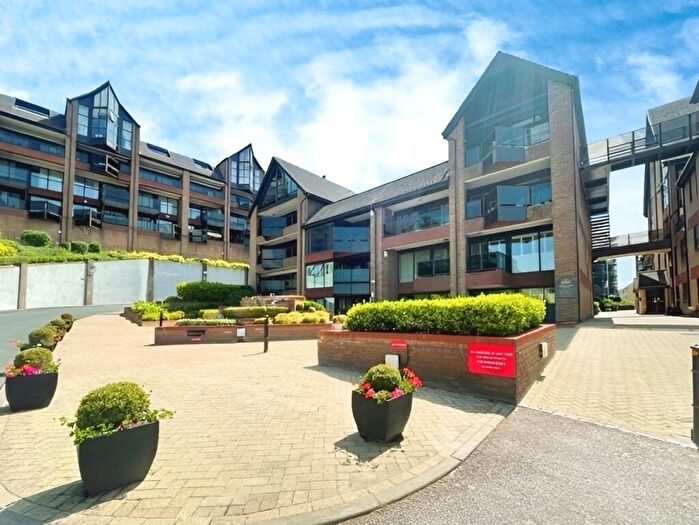 2 Bedroom Flat For Sale In Shorland Court, Esplanade, Rochester, Kent, ME1