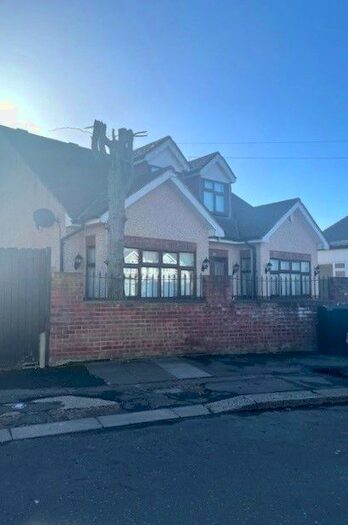 4 Bedroom Semi-Detached House To Rent In Bergholt Avenue, Redbridge, Ilford, Essex, IG4