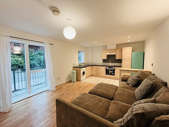 1 Bedroom Terraced House To Rent In Oaklands Grove, London, W12