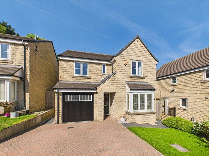 4 Bedroom Detached House For Sale In Kirkstall Close, Wilsden, Bradford, BD15
