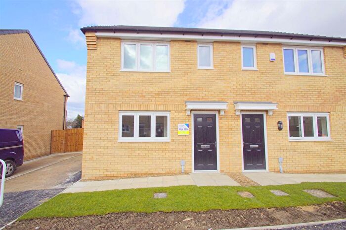 3 Bedroom Semi Detached House To Rent In Blencarn Crescent, Seacroft, Leeds, LS14