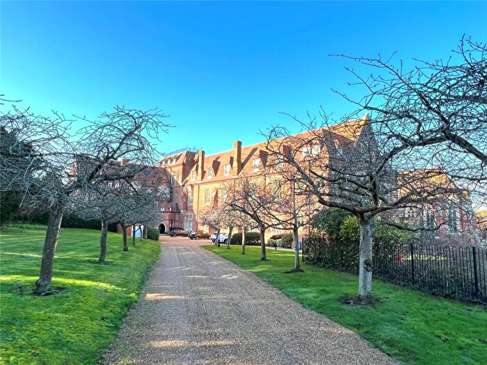 2 Bedroom Apartment For Sale In Darley Road, Meads, Eastbourne, BN20