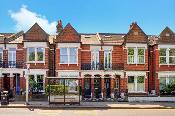 2 Bedroom Flat For Sale In Putney Bridge Road, Putney, SW15