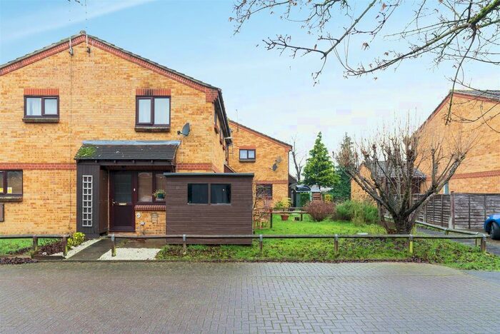 1 Bedroom Semi-Detached House To Rent In Frankswood Avenue, West Drayton, UB7